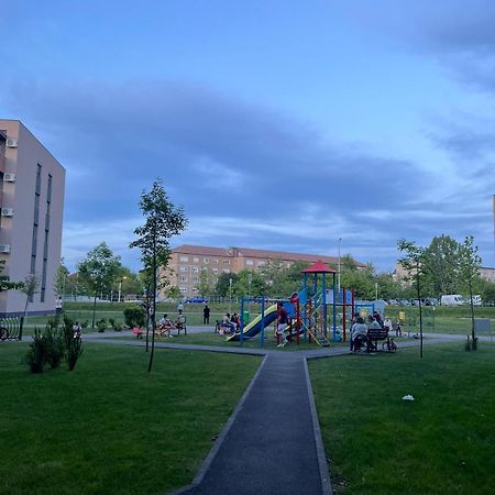 Universitatii Rooms Орадя Екстер'єр фото